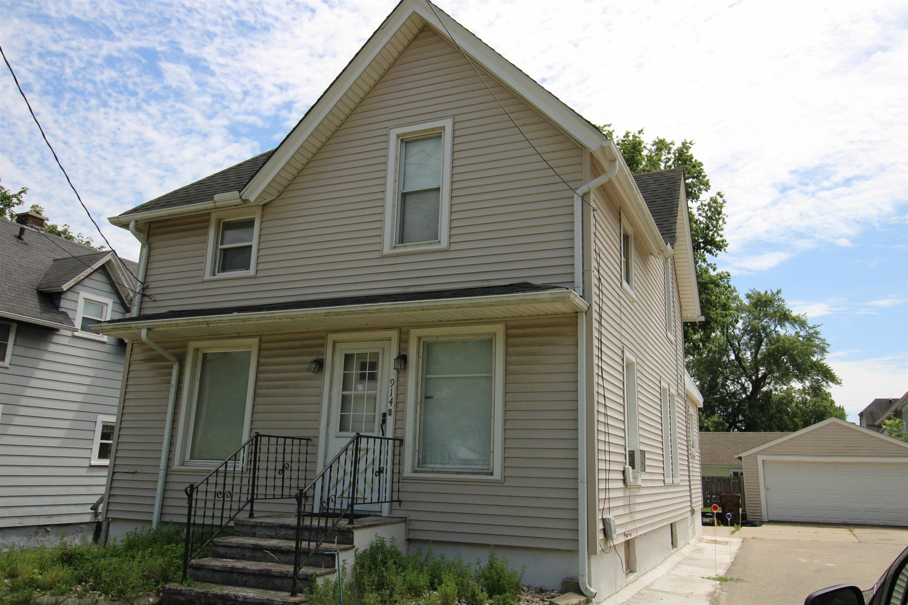 Property Photo:  914 Shirland Avenue  IL 61080 