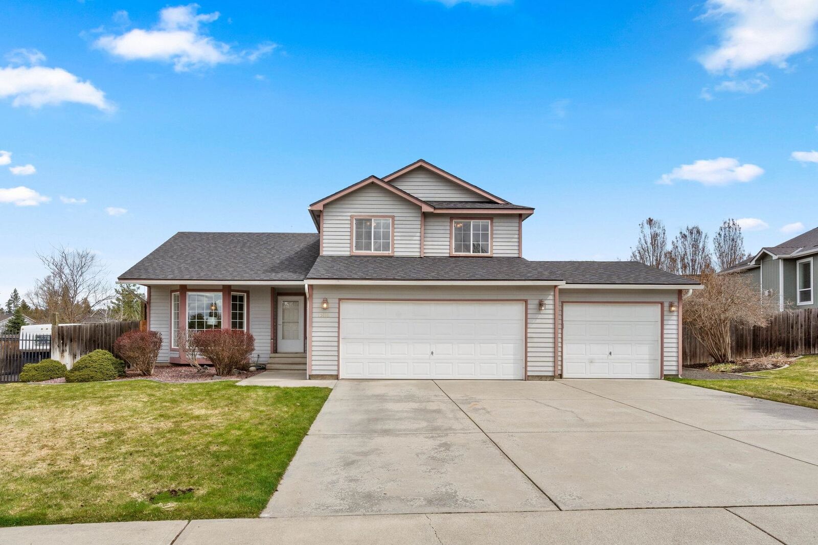 Property Photo: 15118 Chesapeake Rd WA 99021