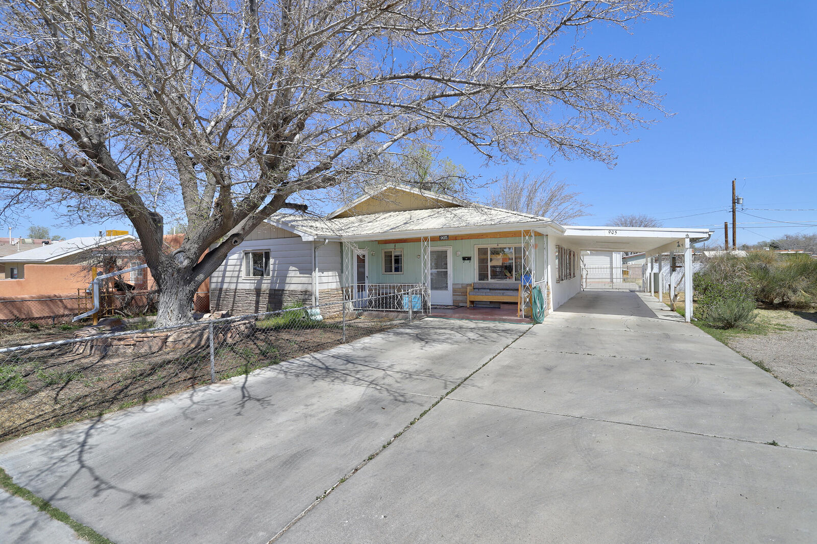 Property Photo:  905 Aztec Road NW  NM 87107 