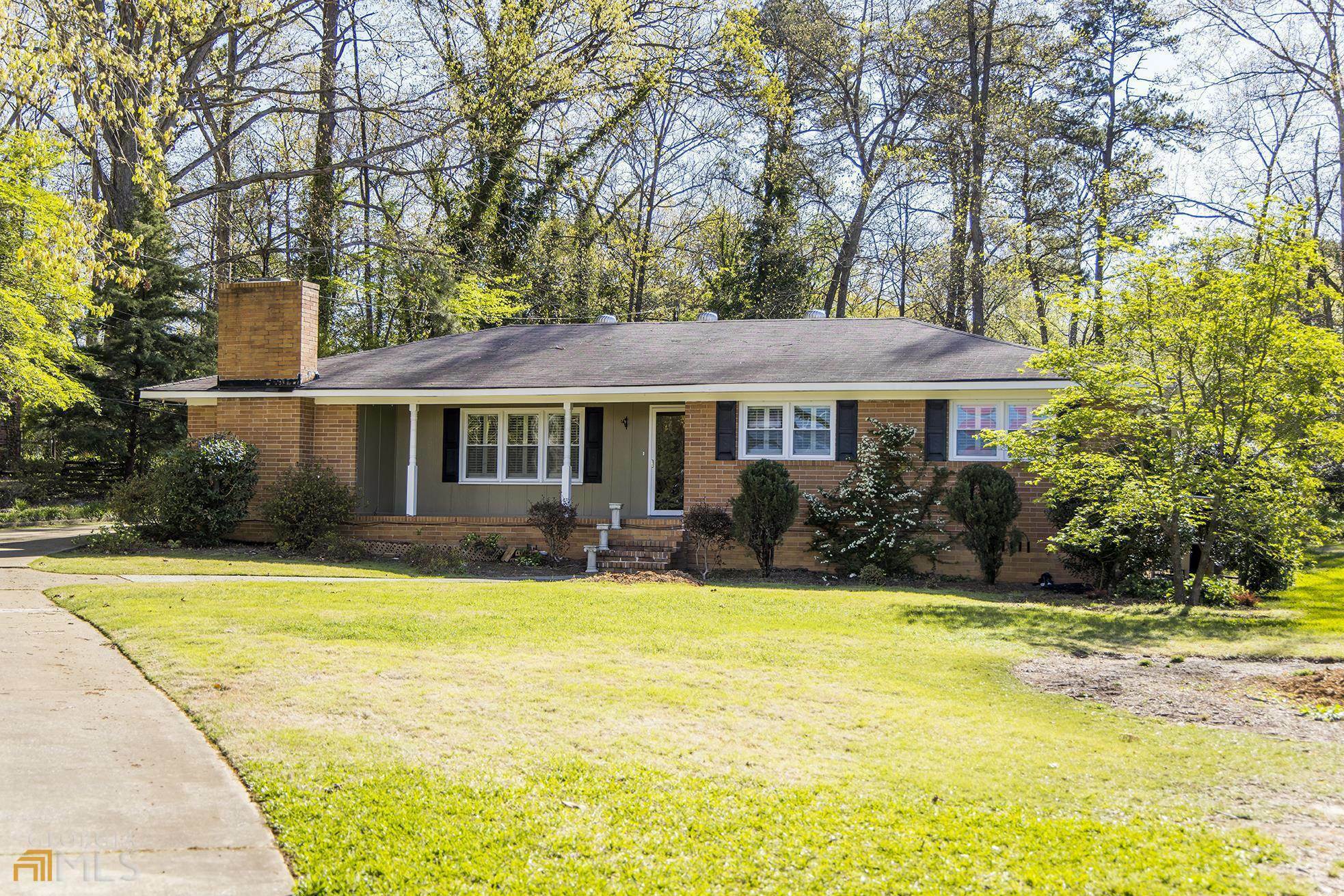 Property Photo: 402 Lakeview Drive GA 30125