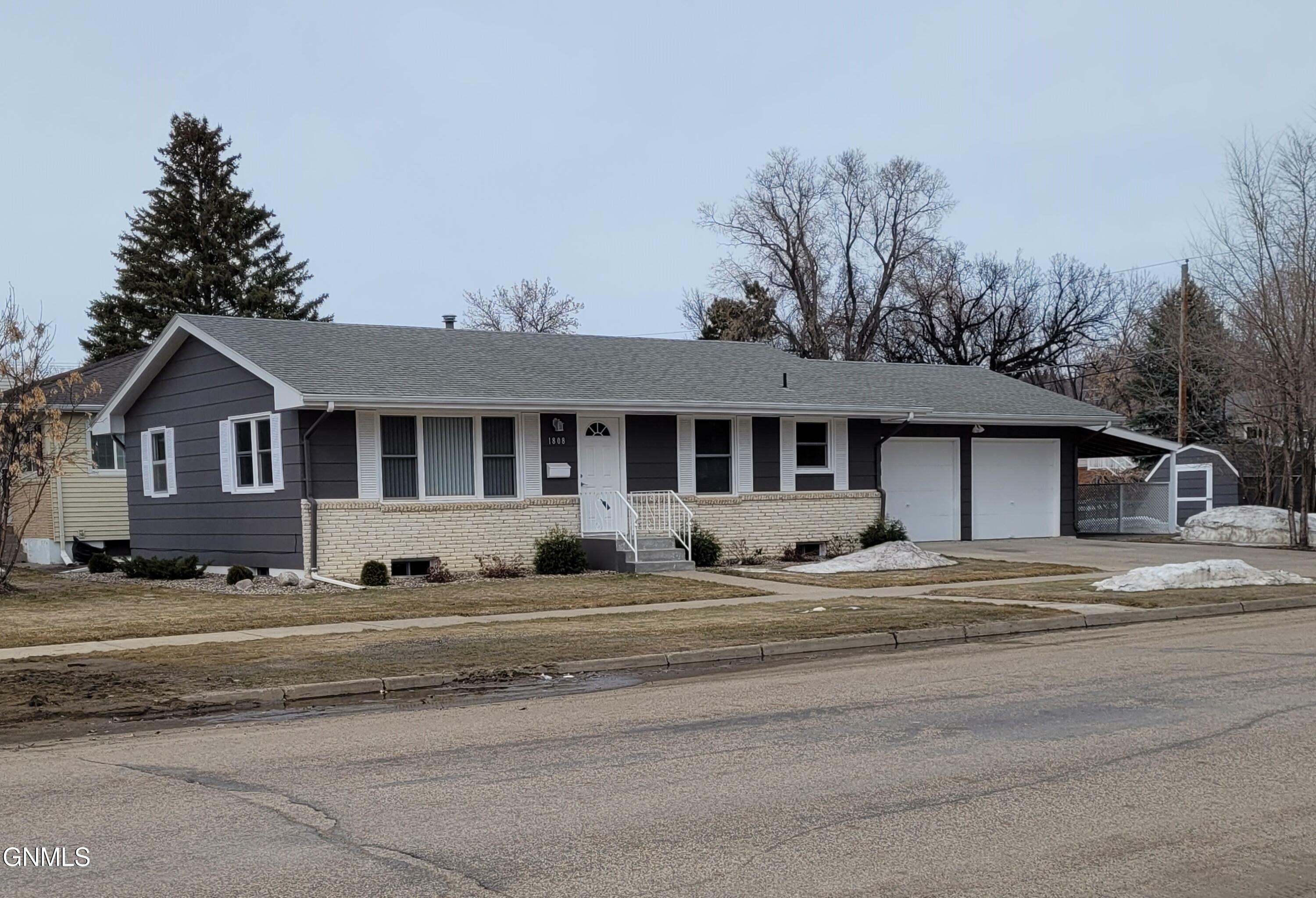 1808 C Avenue E  Bismarck ND 58501 photo