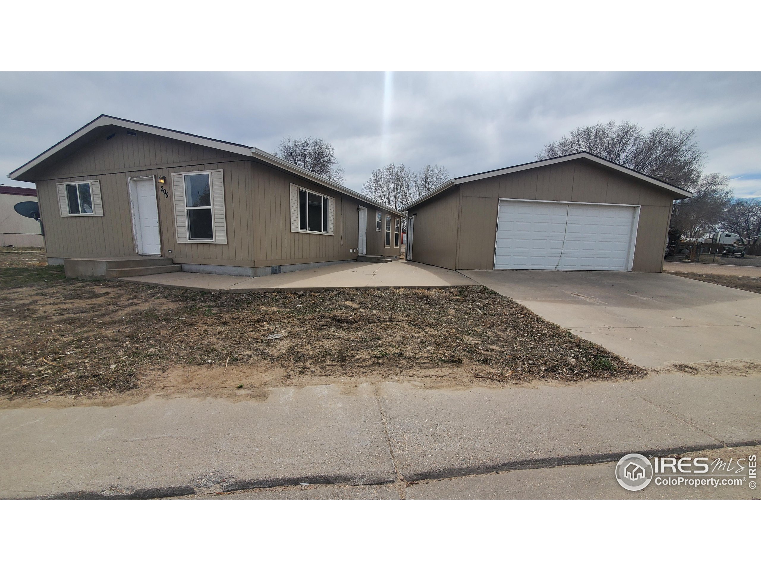 Property Photo:  205 Crest Dr  CO 80705 