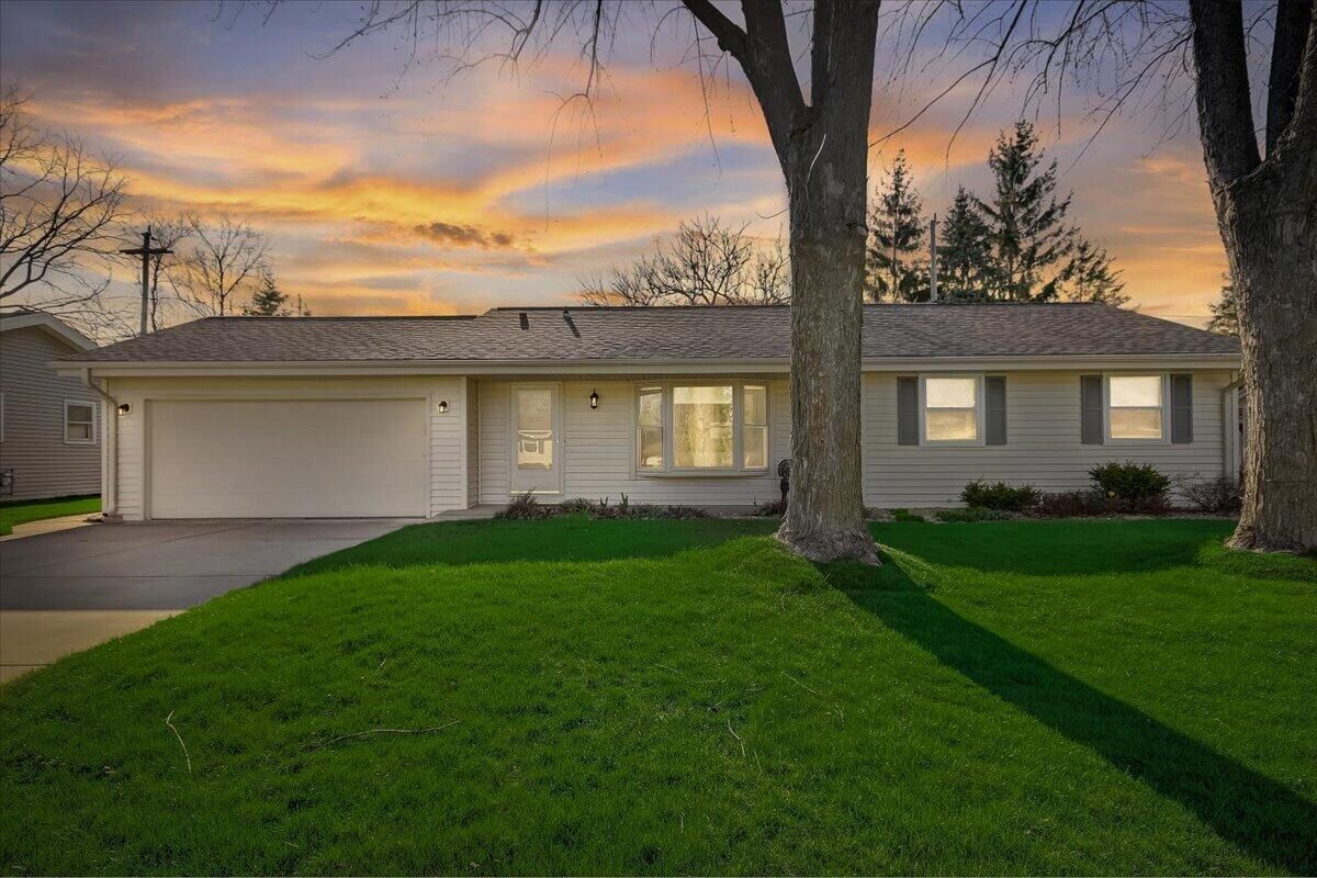 Property Photo:  4312 Pine Ridge Ln  WI 53403 