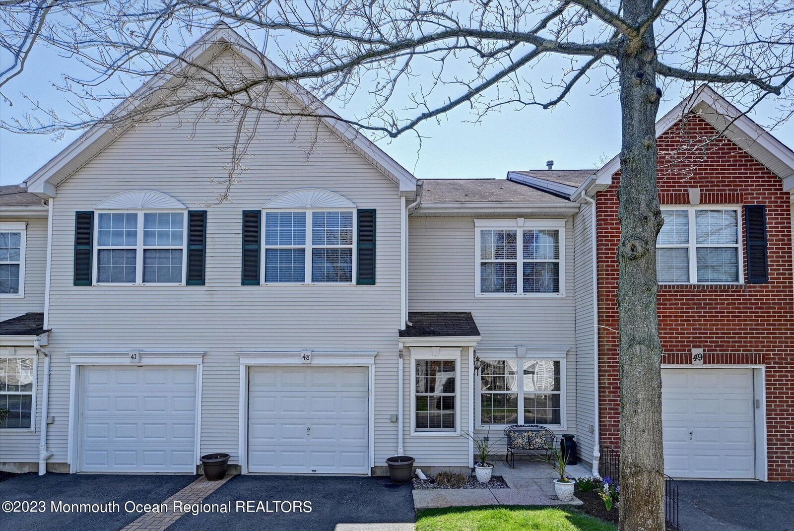 Property Photo:  48 Picket Place  NJ 07728 
