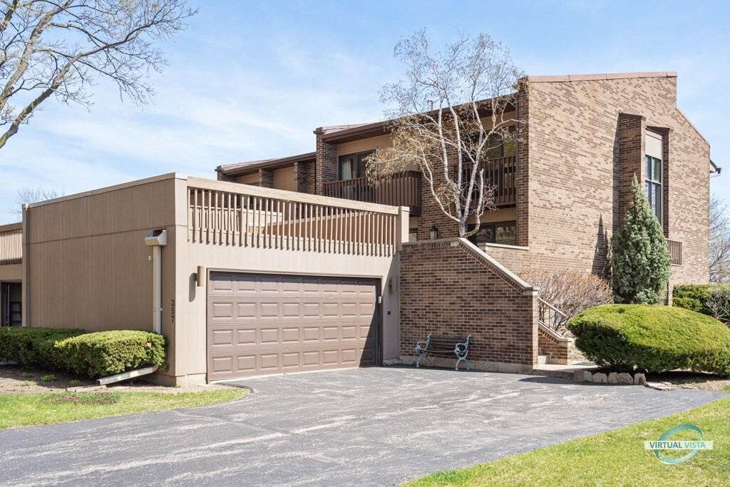 Property Photo:  357 S Dominion Drive 18  IL 60191 