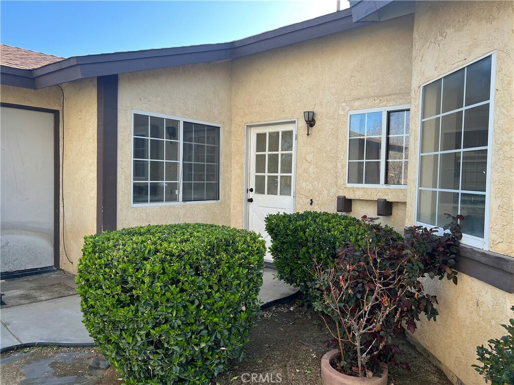 Property Photo:  44717 27th Street E  CA 93535 
