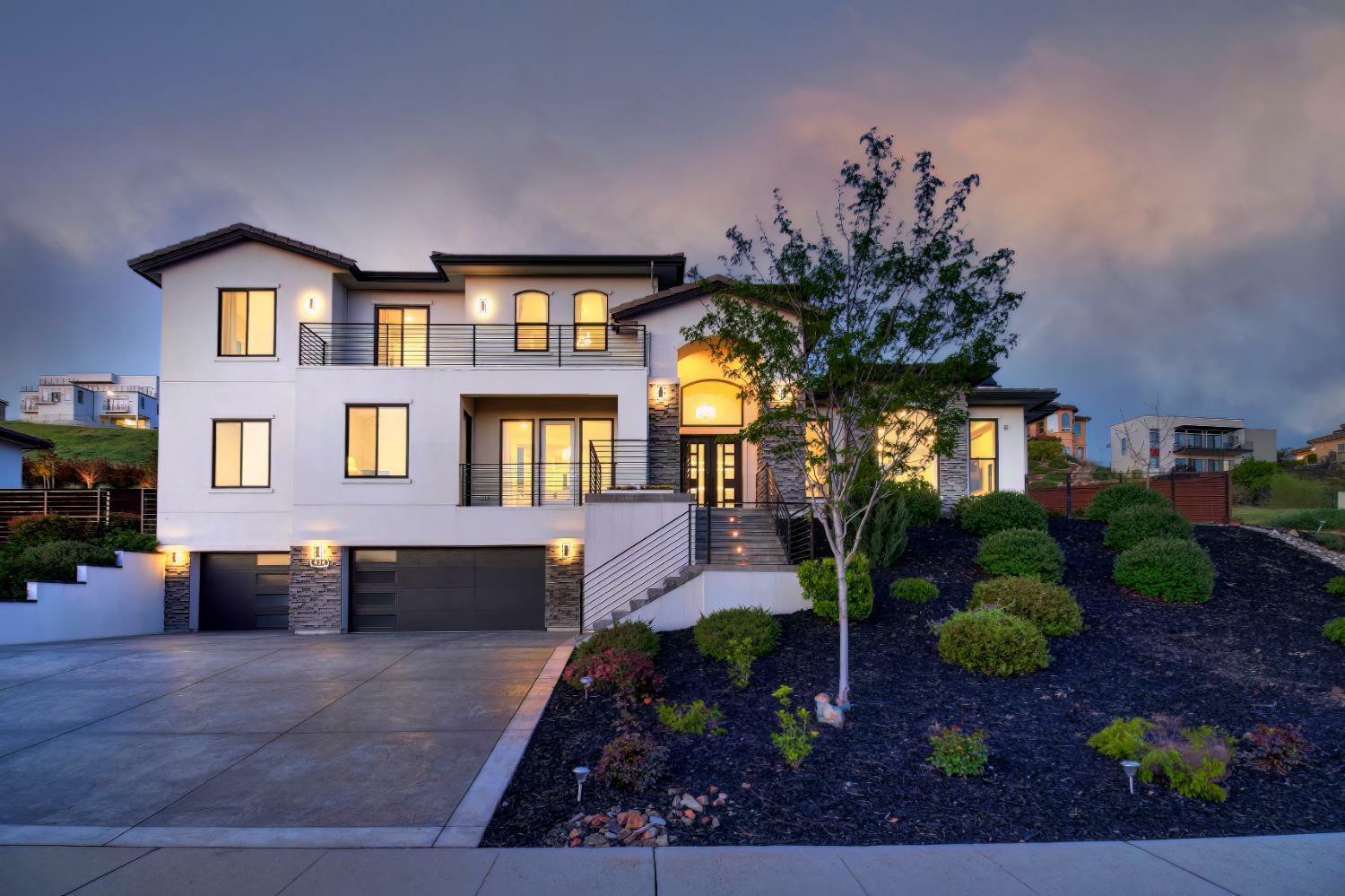 Property Photo: 434 Serpa Way CA 95630