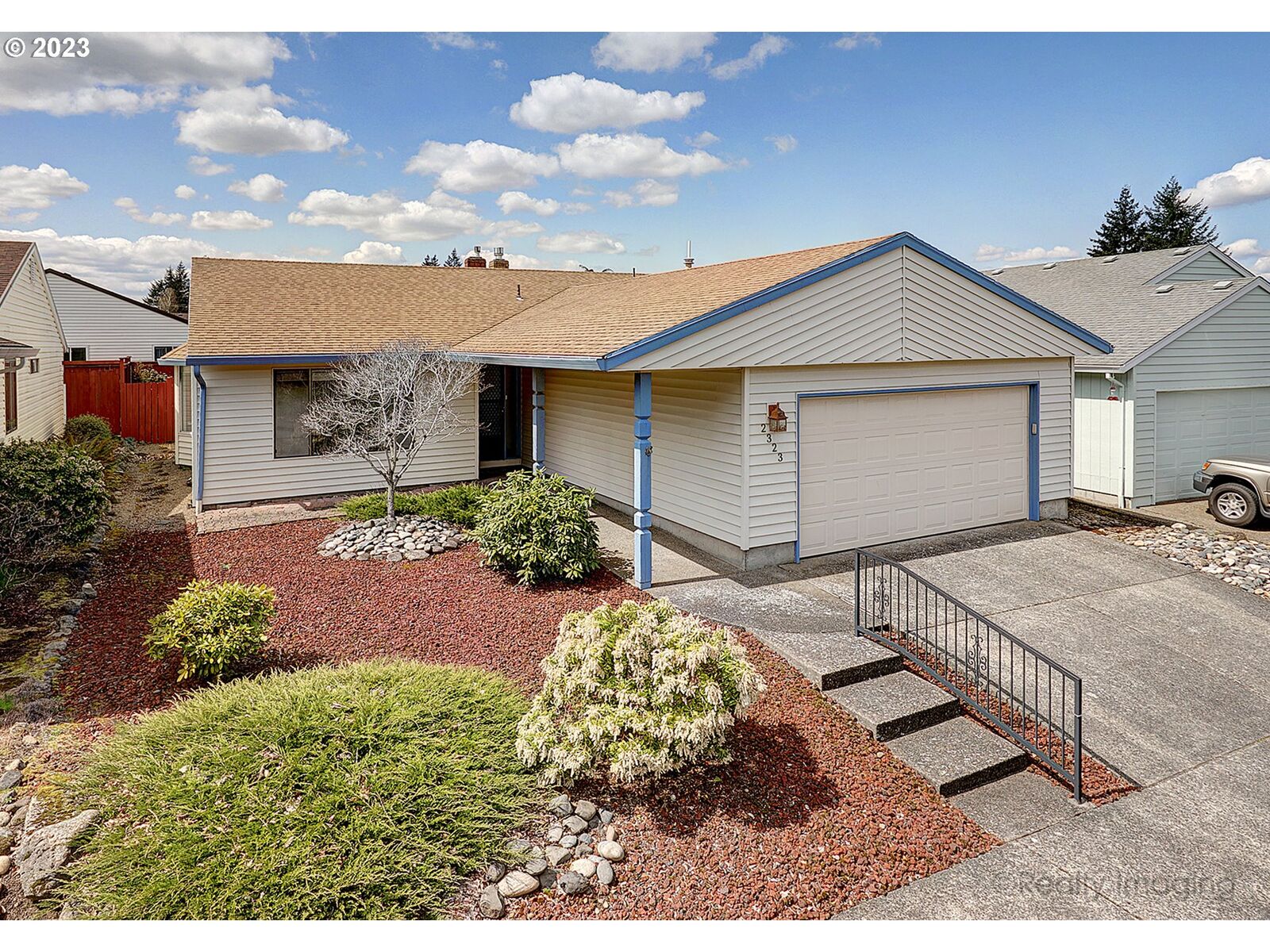 Property Photo: 2323 NE 151st Ave OR 97230