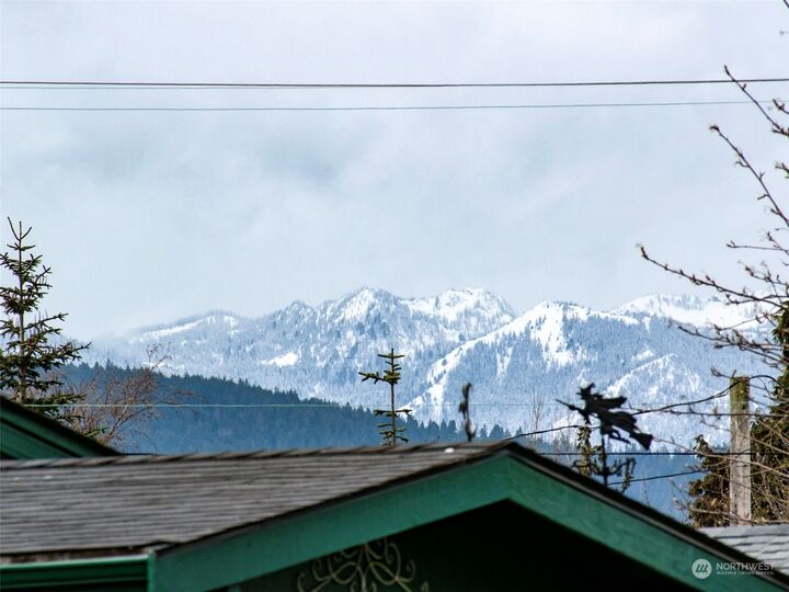 Property Photo:  2321 E 4th Avenue  WA 98362 