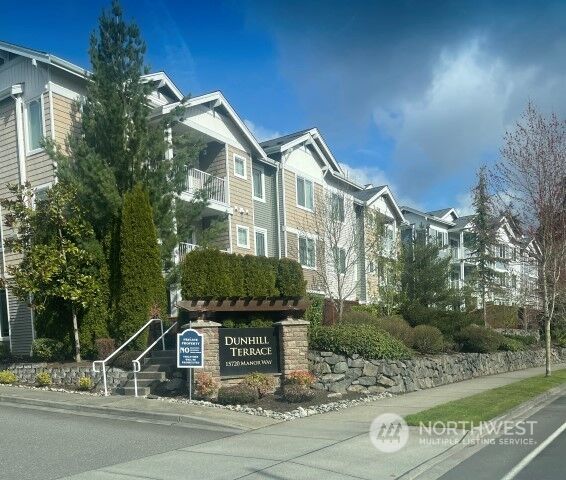 Property Photo:  15720 Manor Way H4  WA 98087 