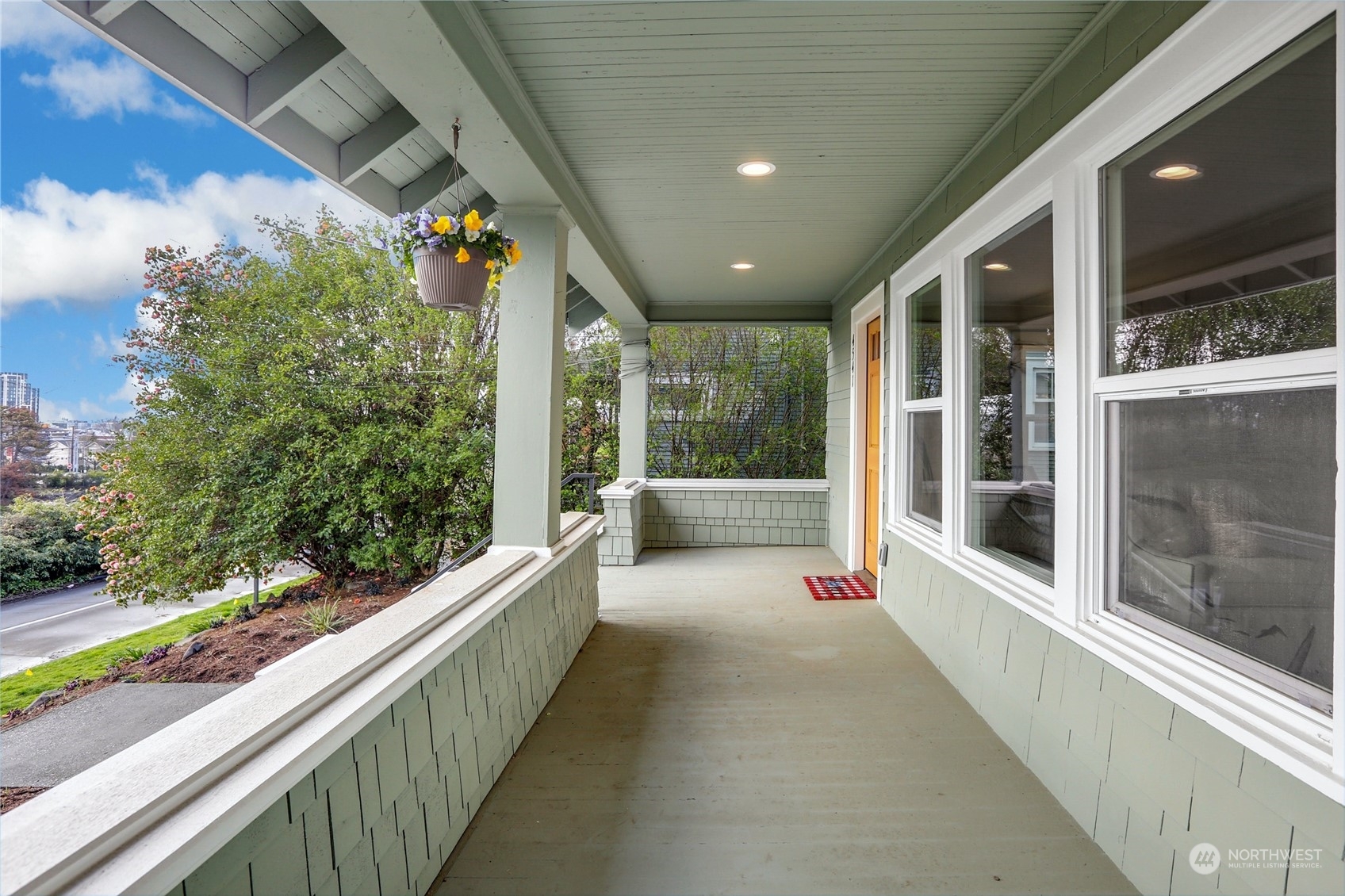 Property Photo:  4541 5th Avenue NE  WA 98105 