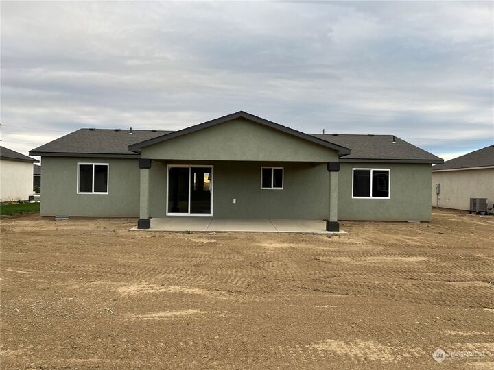 Property Photo: 913 Q Street SW WA 98848
