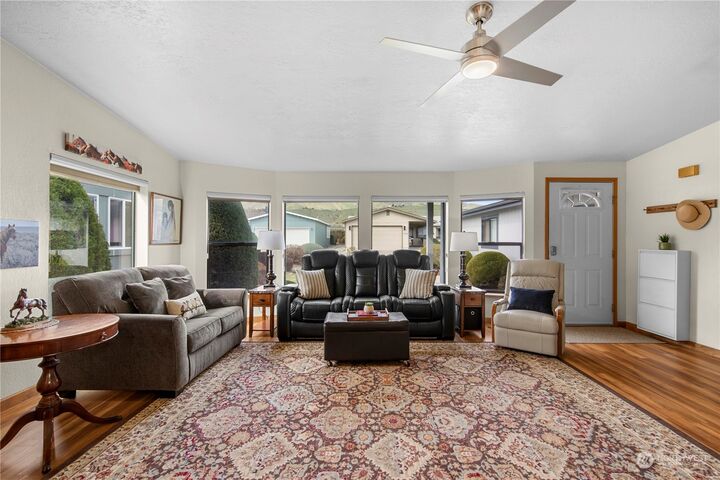 Property Photo:  1305 Icicle Place 43  WA 98801 