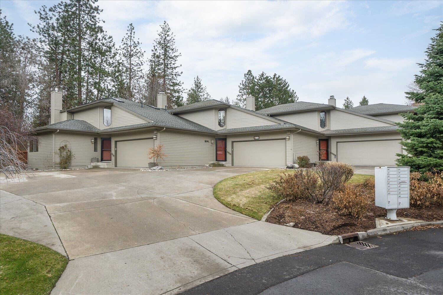 Property Photo:  703 W Briar Cliff Ct  WA 99218 