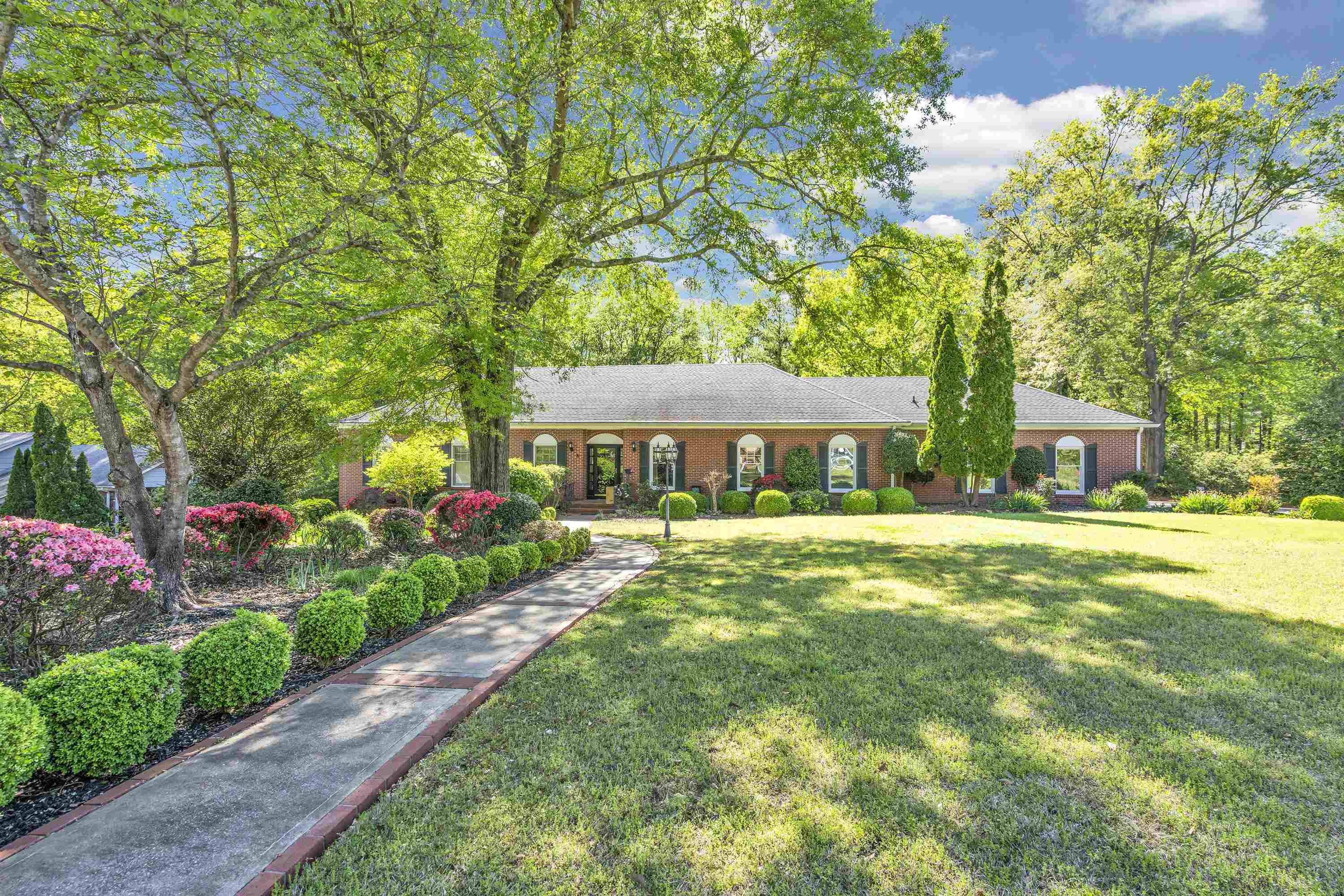 Property Photo: 136 Fernbrook Circle SC 29307
