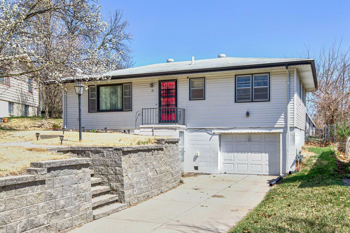 Property Photo:  19 Circle Drive  IA 51503 