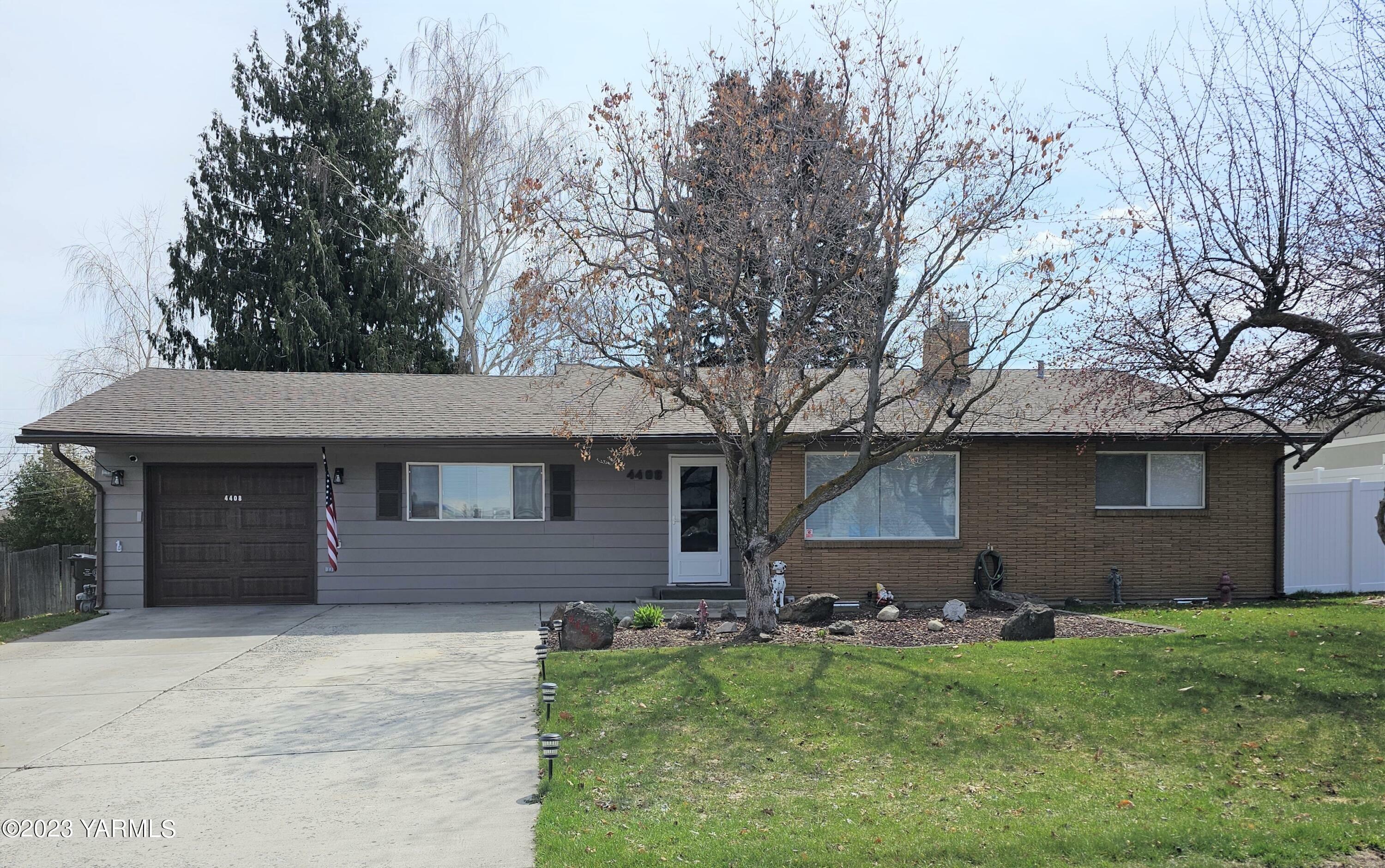 Property Photo: 4408 W Lincoln Ave WA 98908