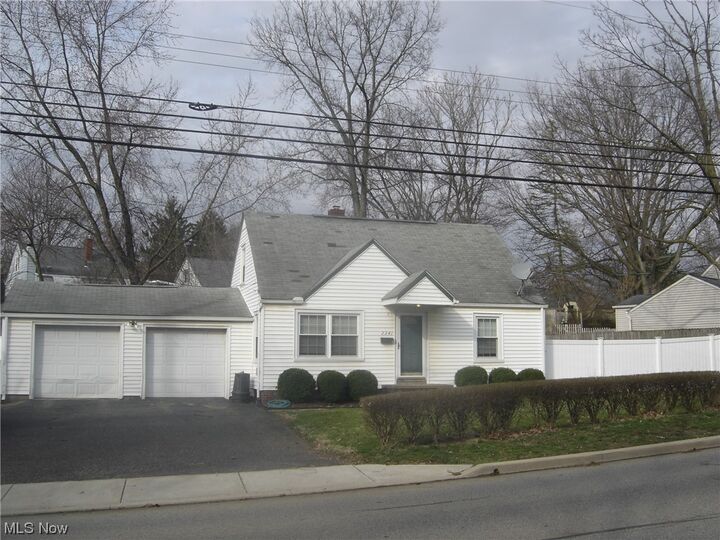 2241 38th Street NW  Canton OH 44709 photo