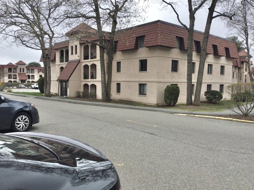 Property Photo: 685 Oak St 21-9 MA 02301