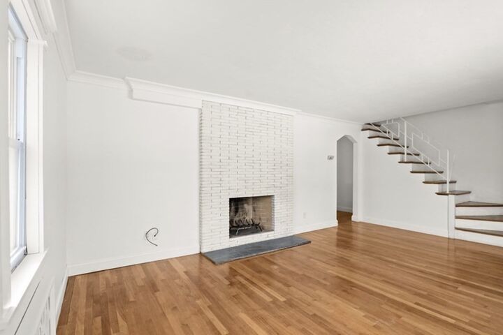 Property Photo: 27-29 Wessex L MA 02459