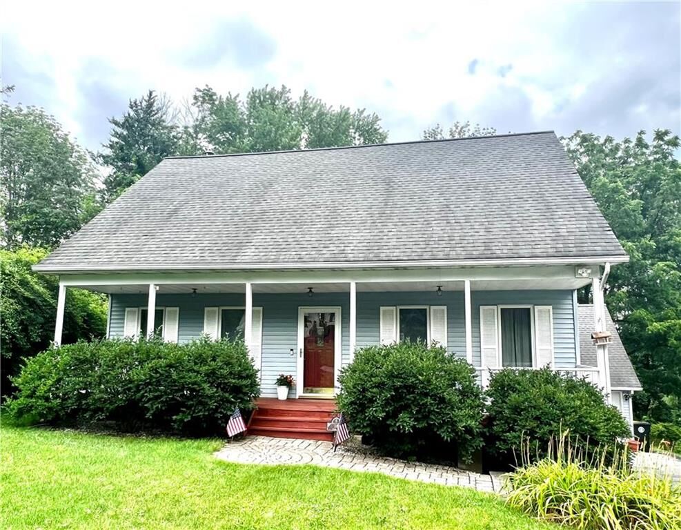 Property Photo:  18 Lenape Trail  PA 18343 