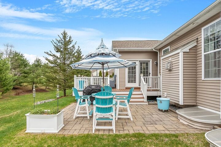 Property Photo:  4 Herrick Drive 4  MA 01844 