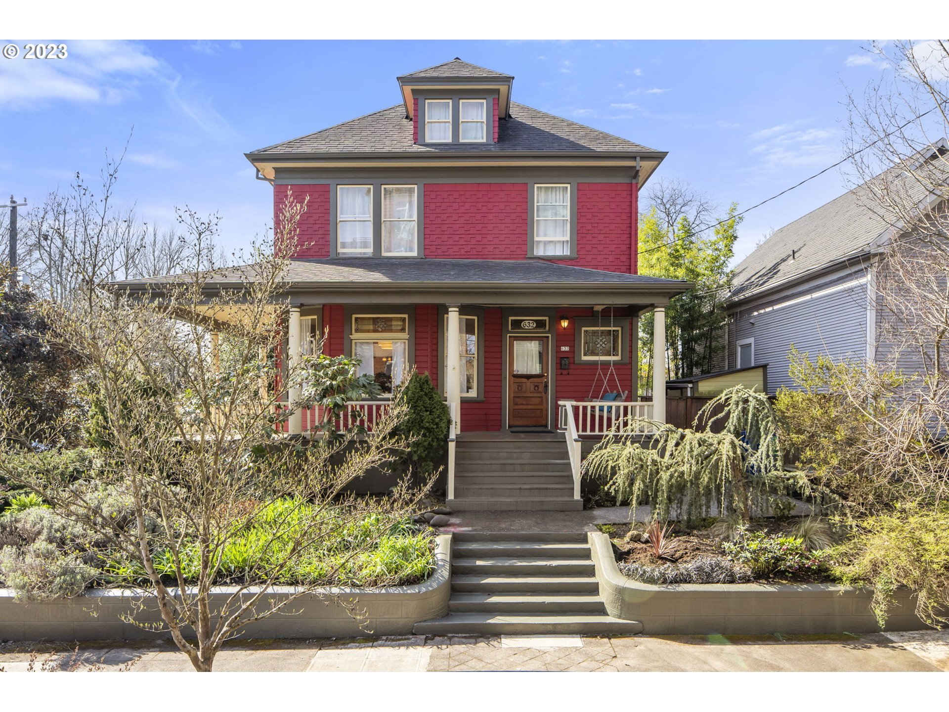 Property Photo:  632 NE Russell St  OR 97212 