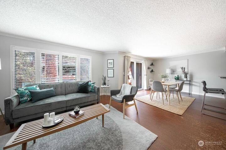 Property Photo:  8945 Ravenna Avenue NE  WA 98115 