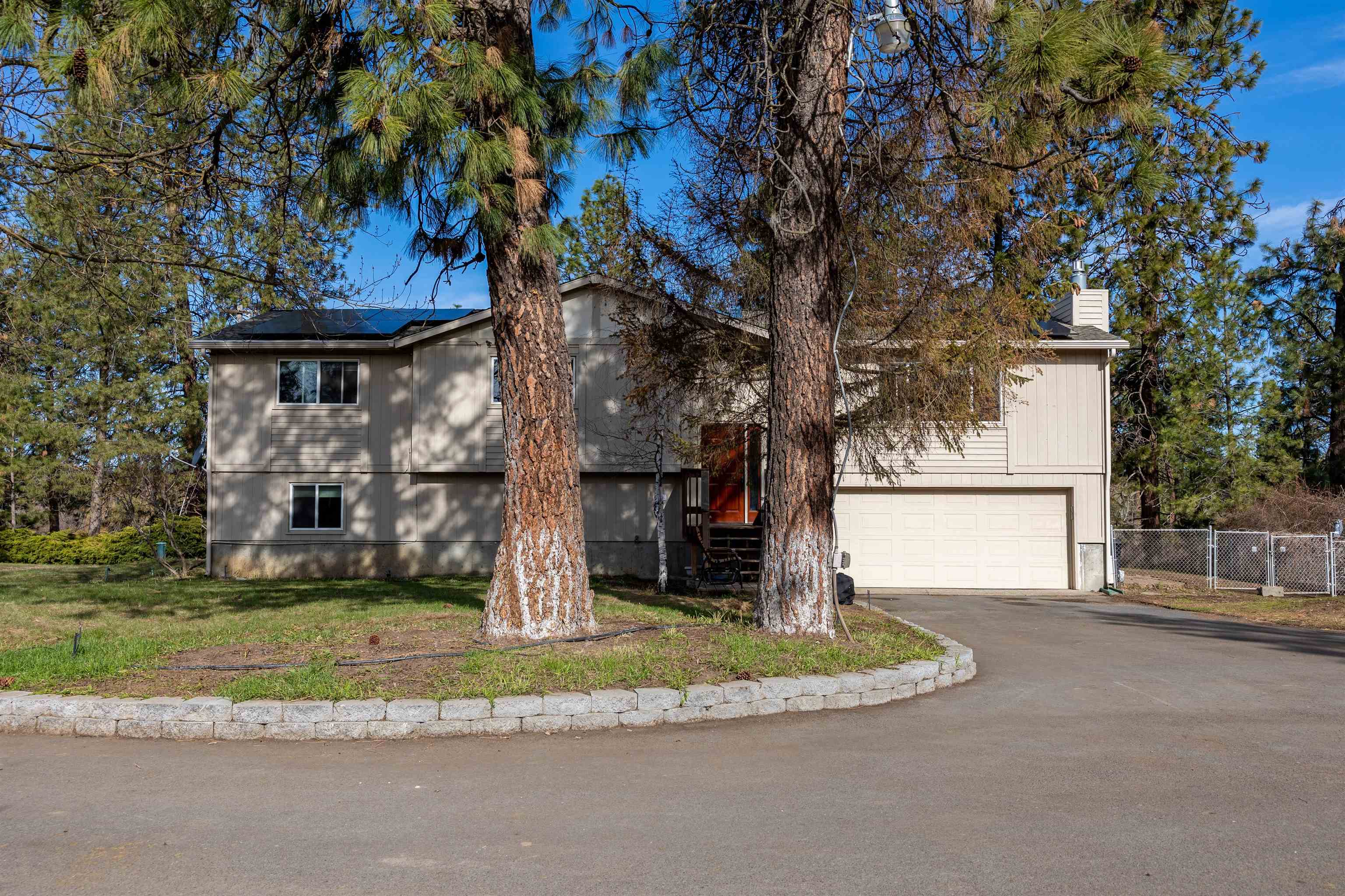 Property Photo: 1812 S Royal St WA 99224