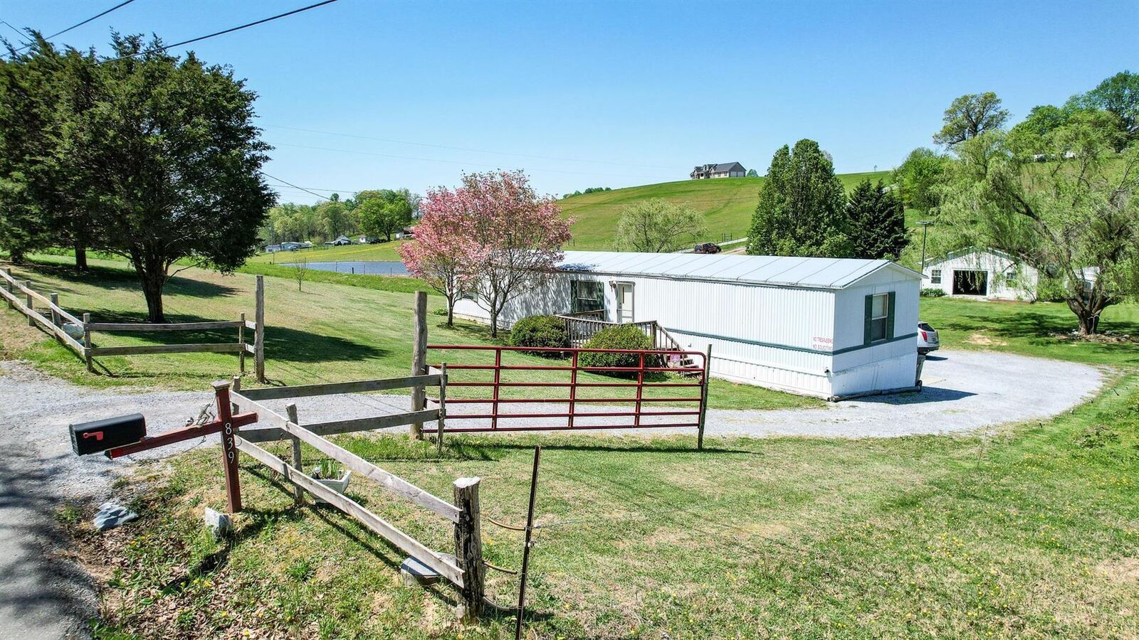 Property Photo: 839 Dashaway Road TN 37641