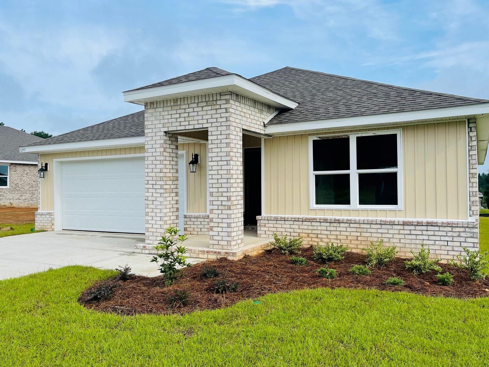 Property Photo: 5437 Jenee Court FL 32539