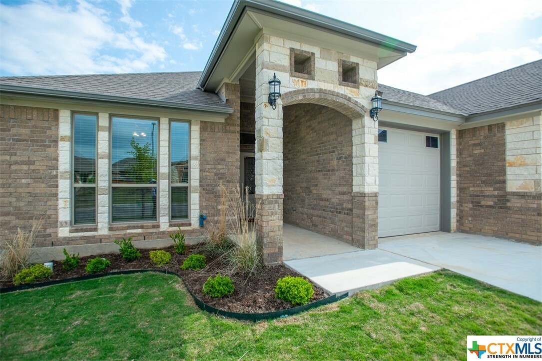 Property Photo:  1027 Winchester Drive  TX 76559 