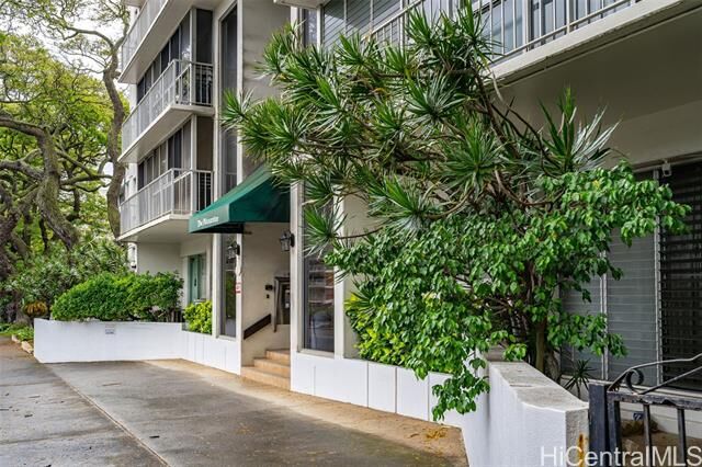1710 Punahou Street 603  Honolulu HI 96822 photo