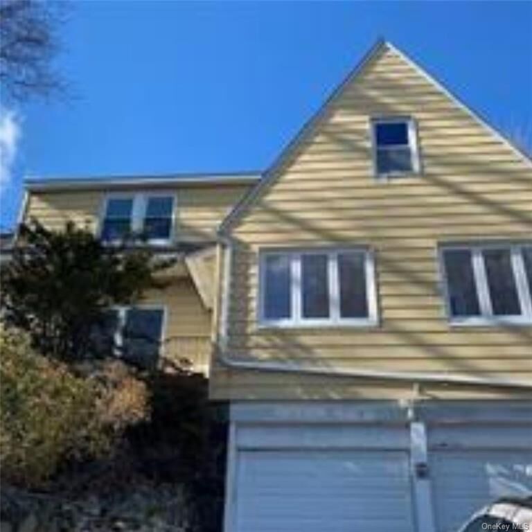 Property Photo:  128 Chatterton Parkway Right  NY 10606 