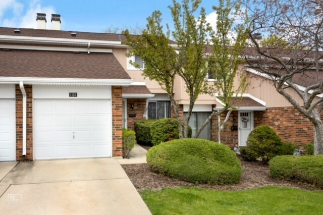Property Photo: 1123 Rhodes Court IL 60189