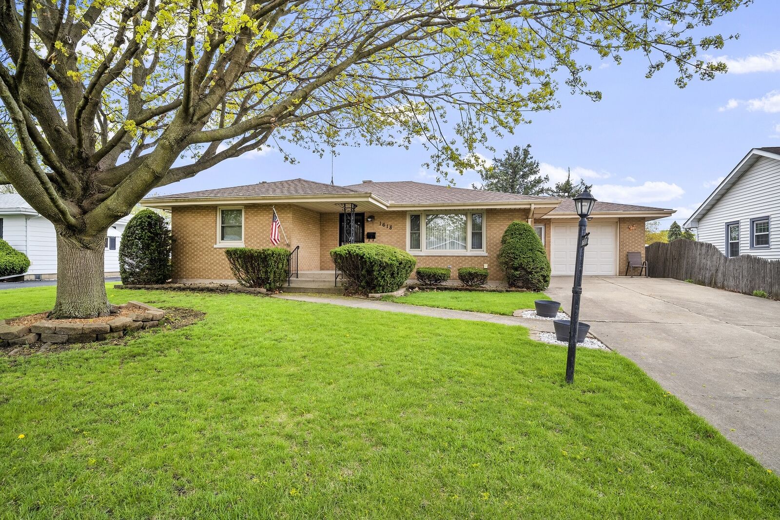 Property Photo:  1618 Avalon Avenue  IL 60435 