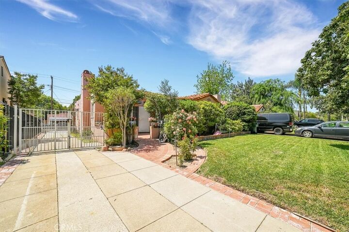 Property Photo:  2216 E Mountain Street  CA 91104 