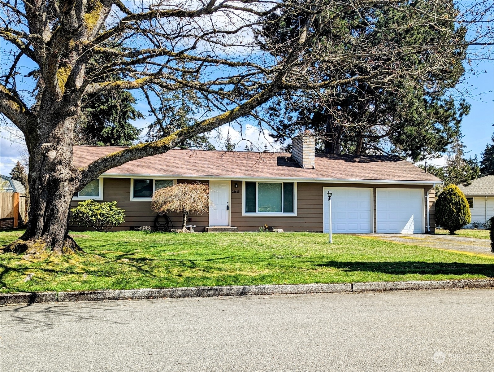 Property Photo:  21615 81st Avenue W  WA 98026 