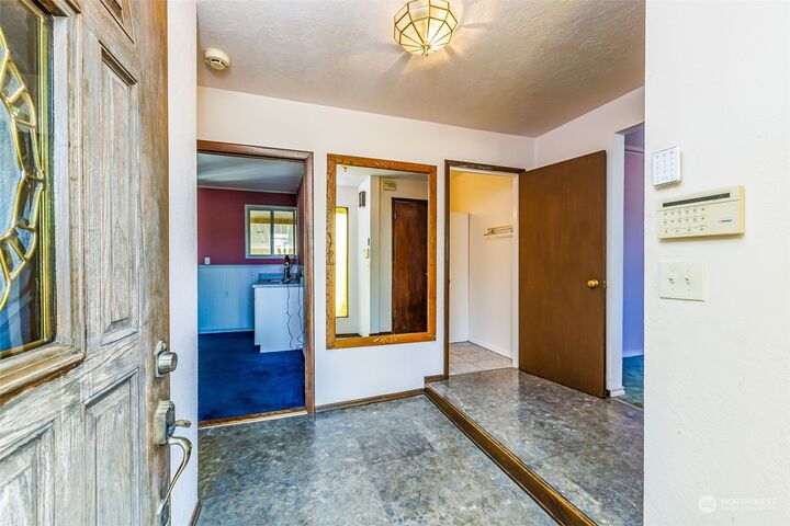 Property Photo: 1403 SW Thistle Street WA 98106