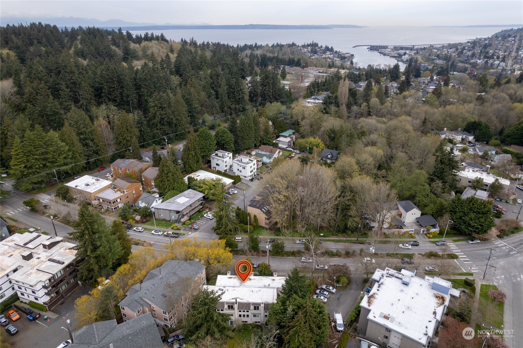 Property Photo:  3423 W Government Way 4  WA 98199 