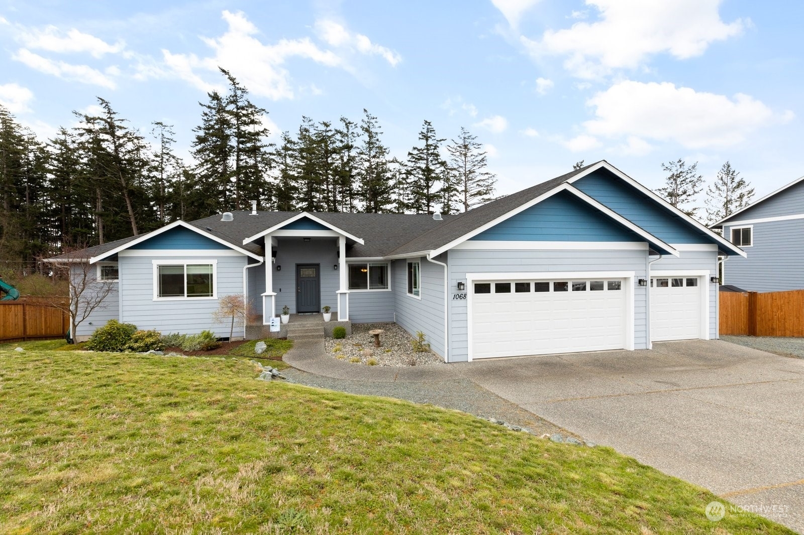 Property Photo:  1068 Lyle Ridge Circle  WA 98277 