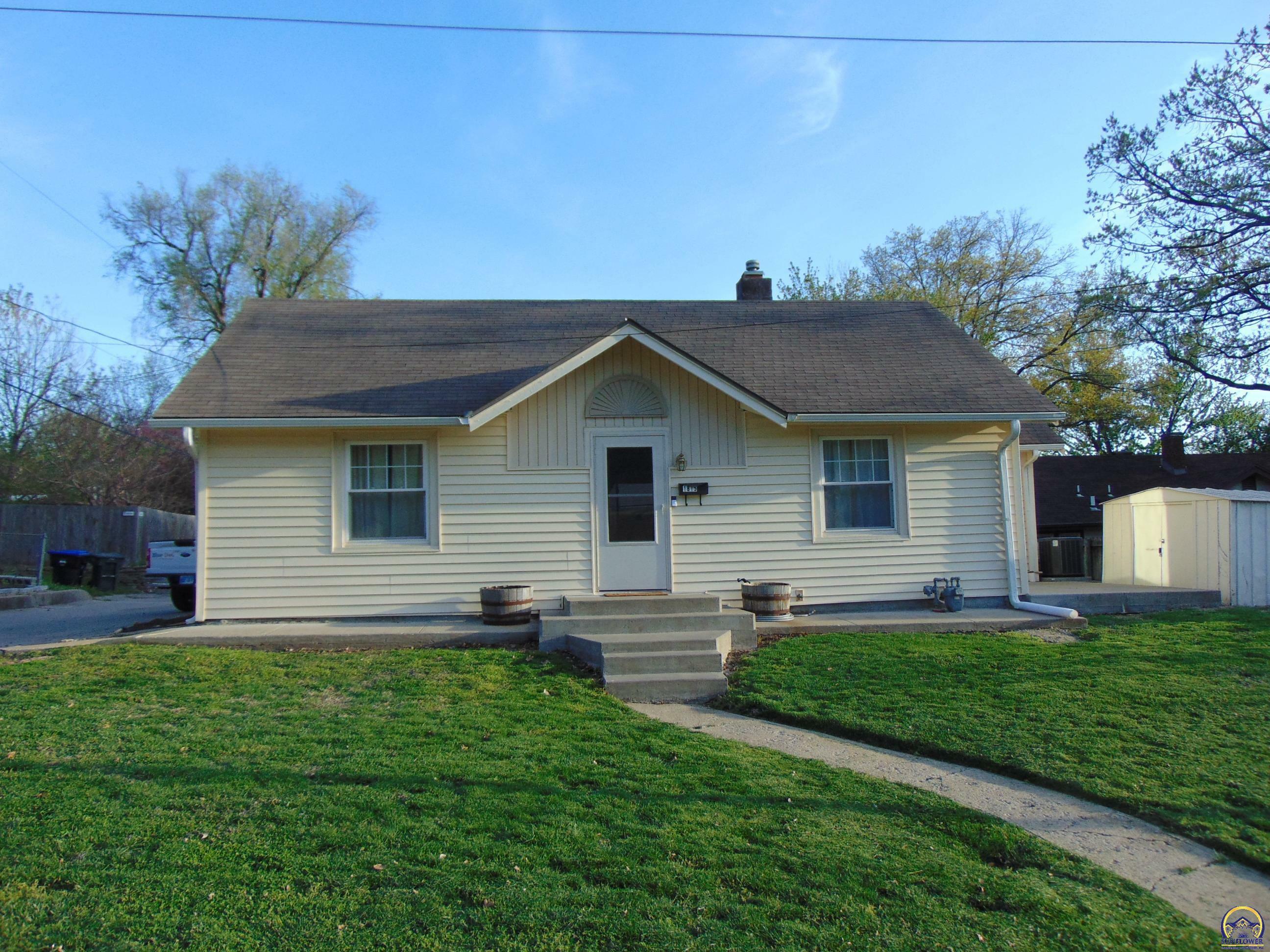 Property Photo:  1815 NW Grove Ave  KS 66606 