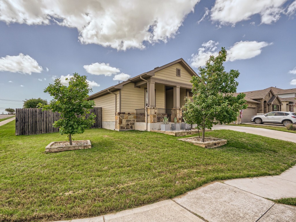 Property Photo:  382 Bridgestone Way  TX 78610 