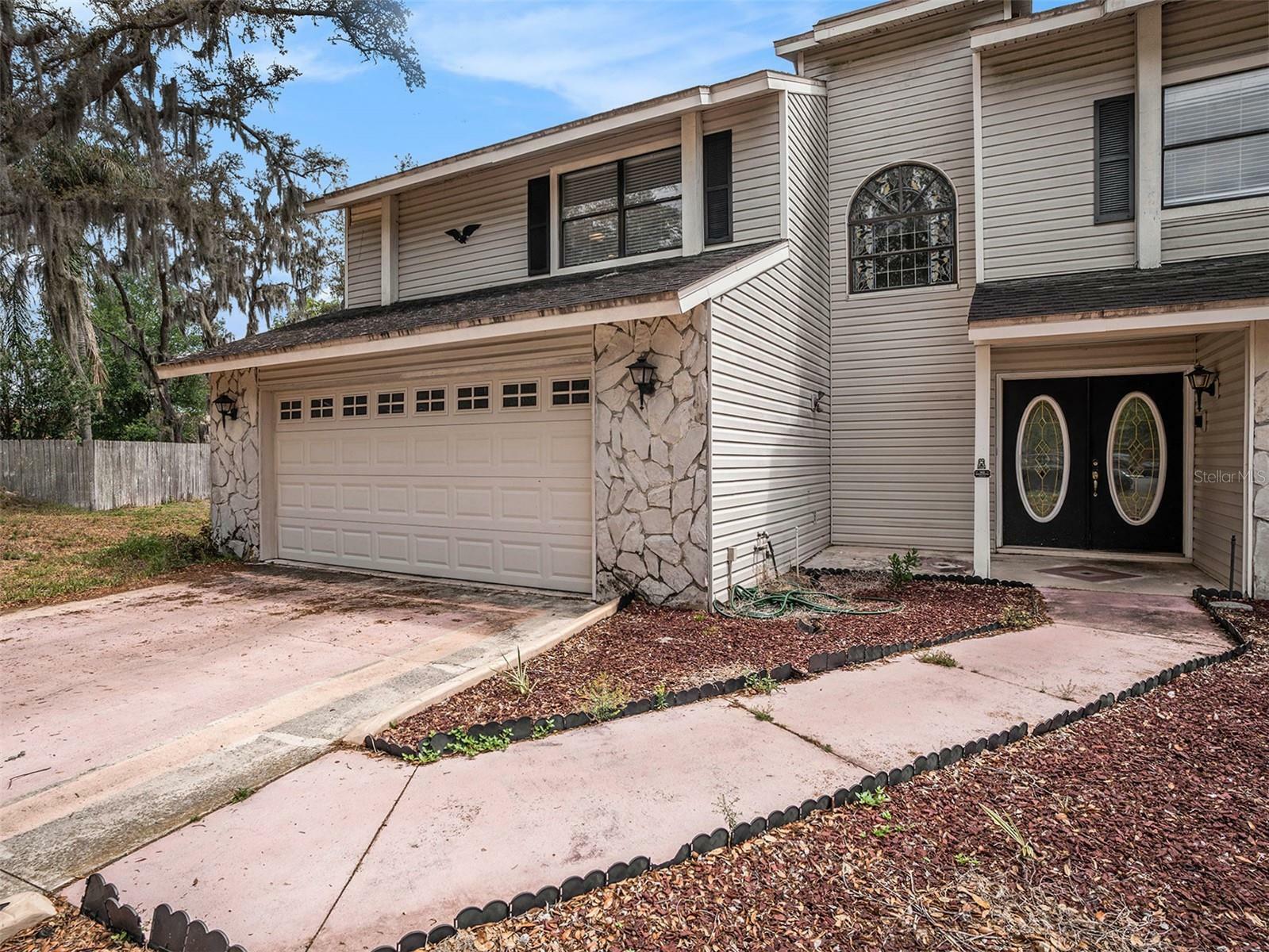 Property Photo: 1210 Moondale Court FL 33596