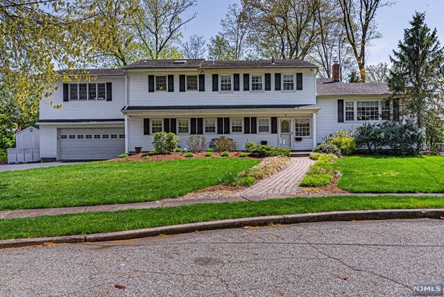 Property Photo:  7 Allison Court  NJ 07470 