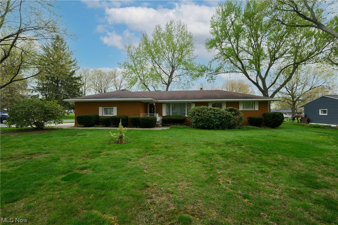 Property Photo:  713 Leeman Drive  OH 44319 