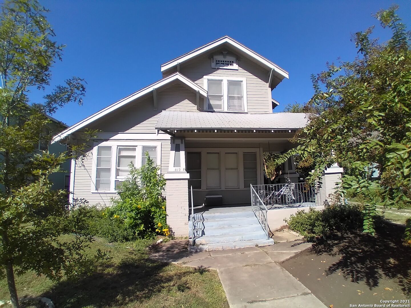 Property Photo:  419 Queen Anne Ct 3  TX 78209 