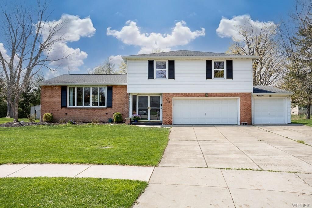 Property Photo:  115 Cambrook Row  NY 14221 