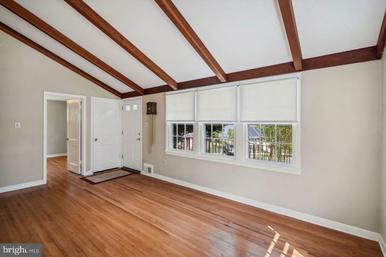 Property Photo: 518 Sandy Place MD 20745