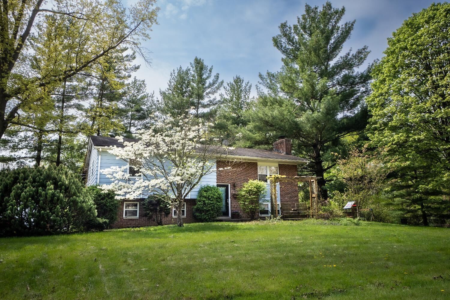 Property Photo:  7965 Woody Hollow Dr  OH 45241 
